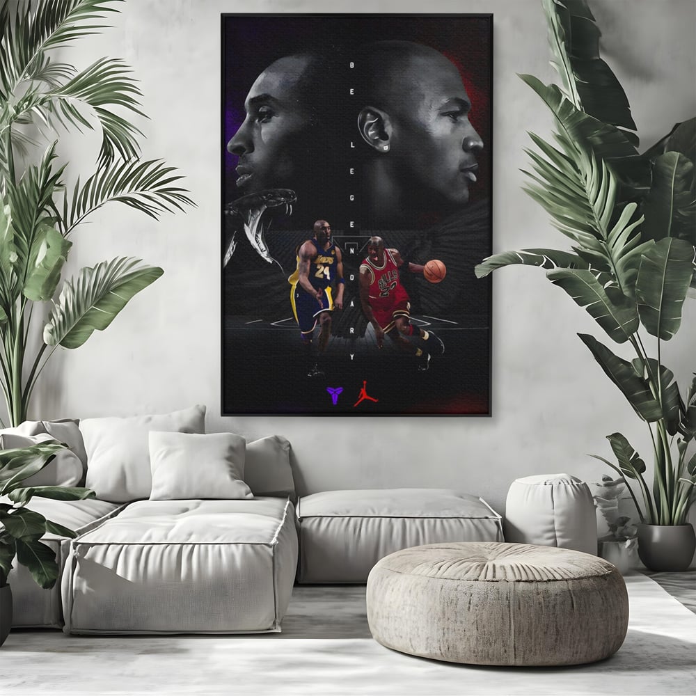 Tablou canvas cu tablou canvas cu michael jordan si kobe bryant, in rama de aluminiu negru, pe perete intr-un living